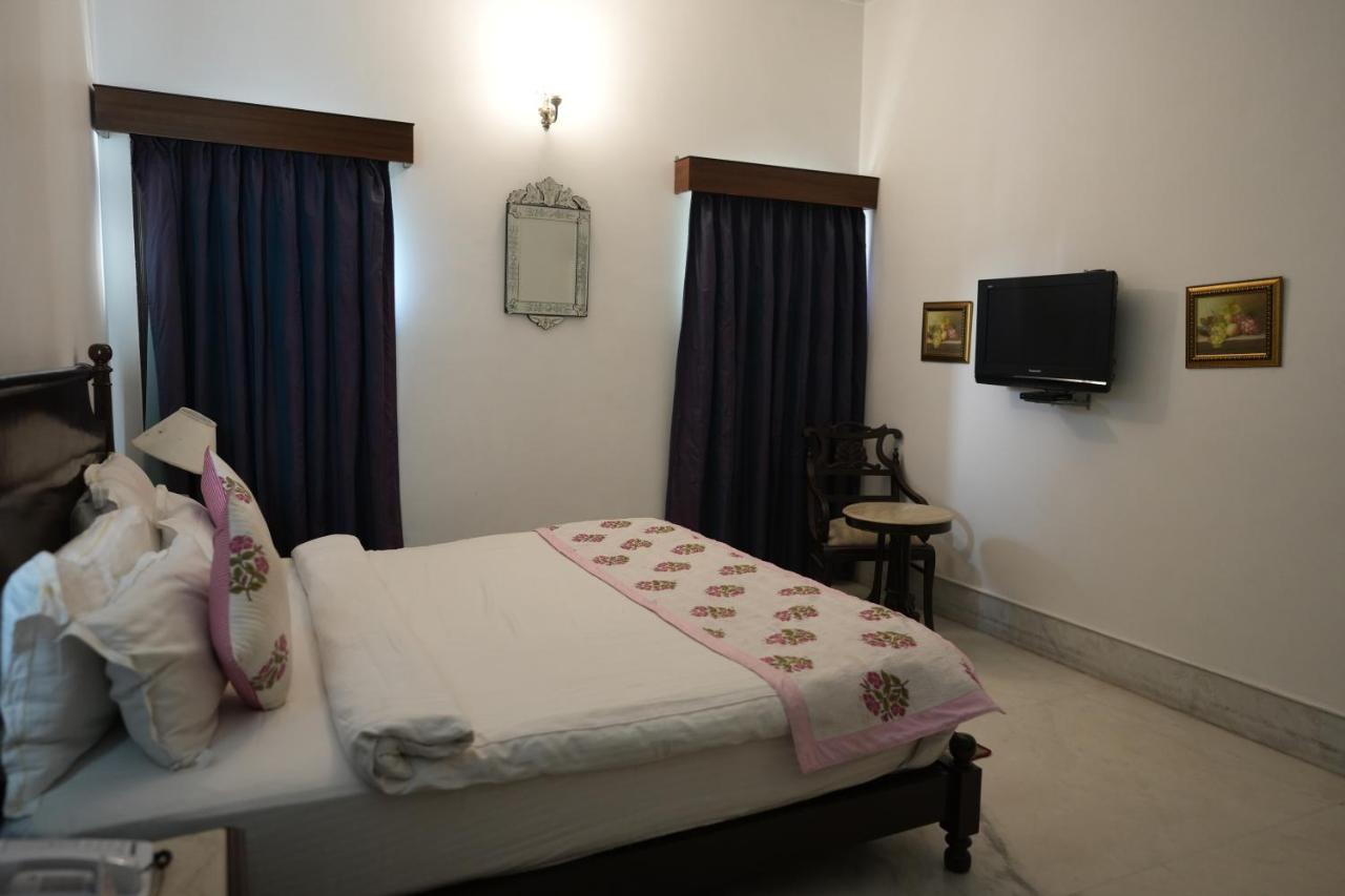Hotel Amar Kothi Udaipur Esterno foto