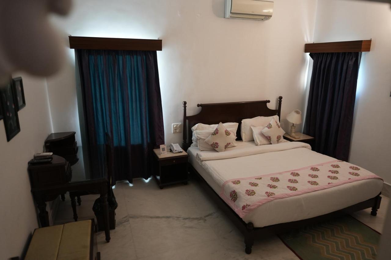 Hotel Amar Kothi Udaipur Esterno foto